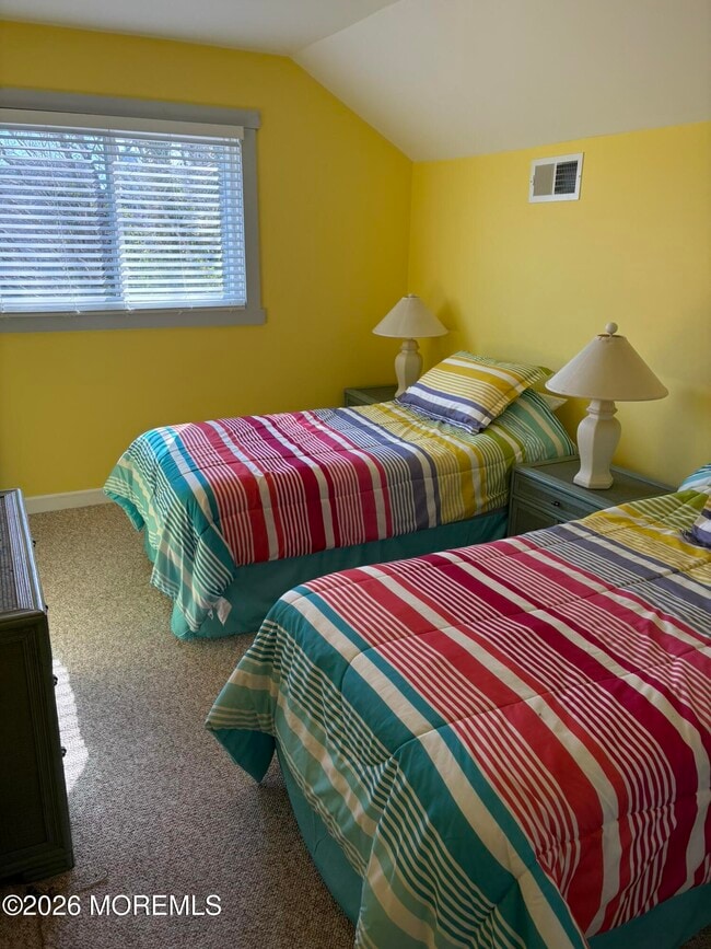 Building Photo - 506 S Bayview Ave