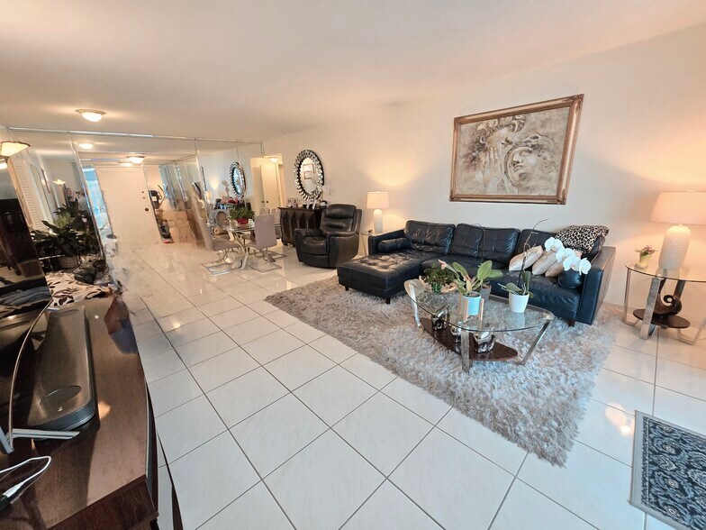 Building Photo - 5825 Collins Ave