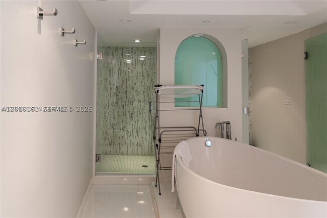 Building Photo - 250 S Ocean Dr