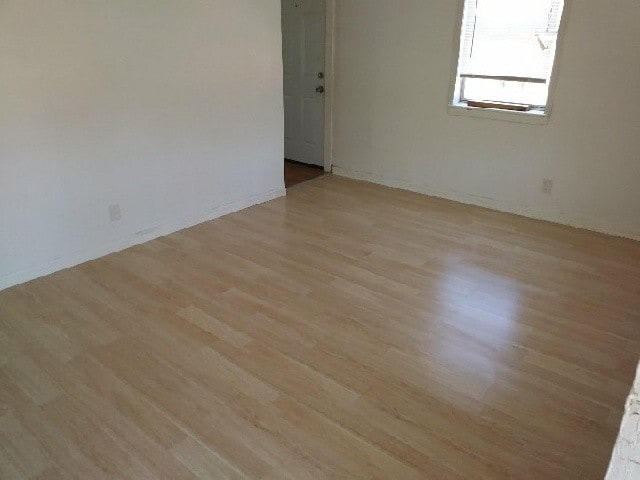 Building Photo - 2409 Oak Dr