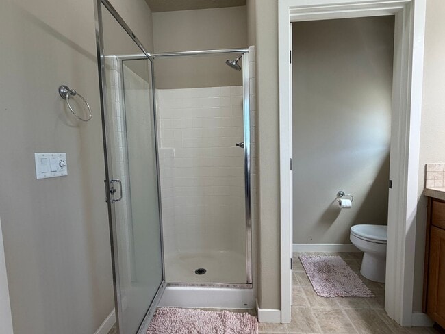 Building Photo - Inviting 3 Bed/2.5bath Corner lot