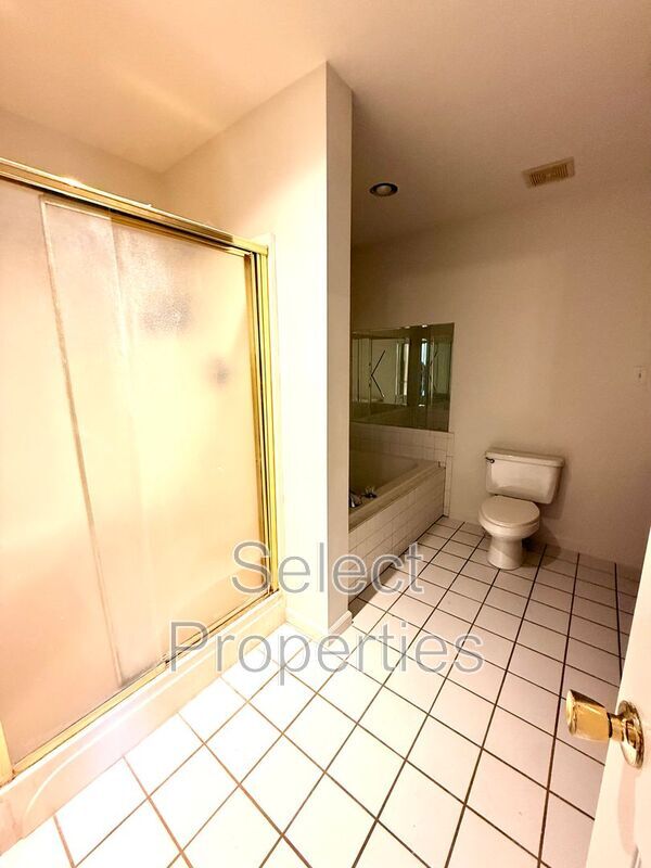 Building Photo - 3108 Maplewood Terrace