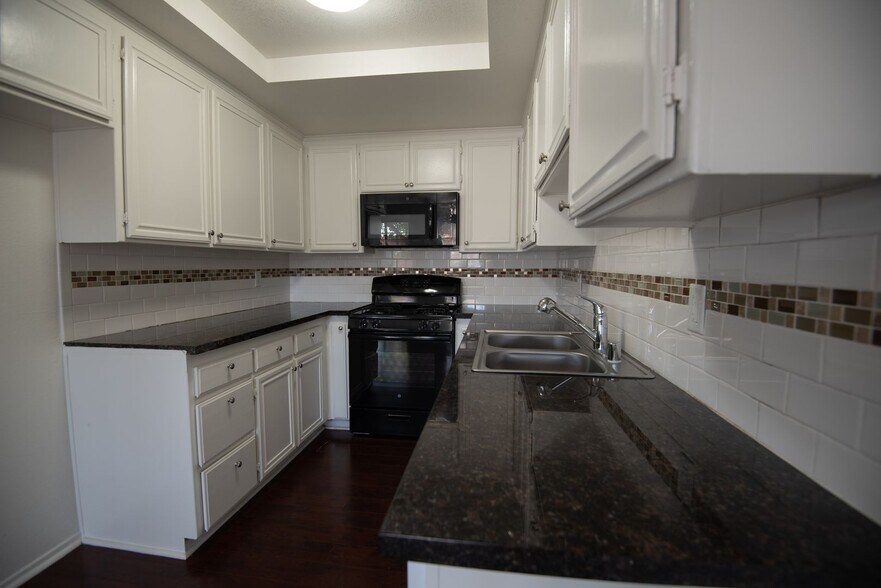 Building Photo - 5328 Riverton Ave