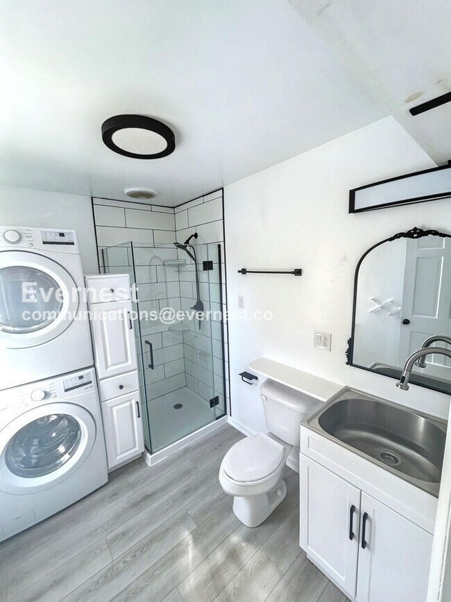 Building Photo - 8282 Wonderland Ln