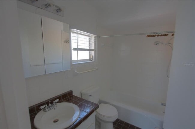 Building Photo - 307 S Osprey Ave