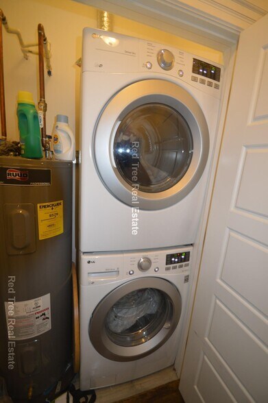 Building Photo - 29 Commonwealth Terrace