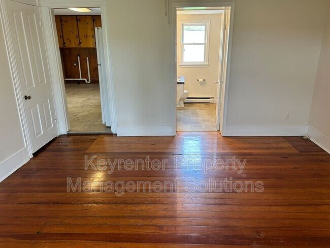 Building Photo - 209 Tanner Ln