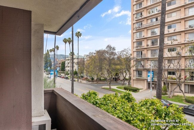 Building Photo - 117 S Doheny Dr