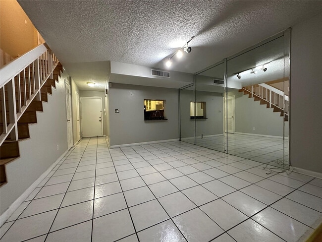 Building Photo - 6630 Racquet Club Dr