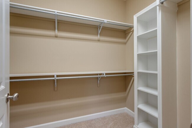 Building Photo - 4-Bed/3-Bath with Bonus Rm. in Spring Hill!