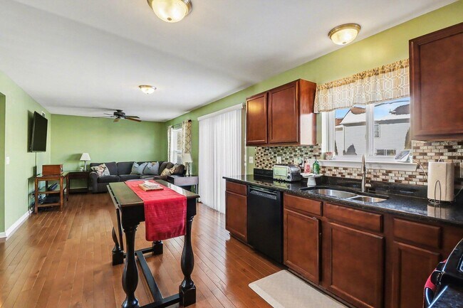 Building Photo - 4315 Center Valley Dr
