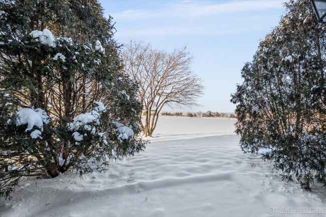 Building Photo - 643 Hawley Dr