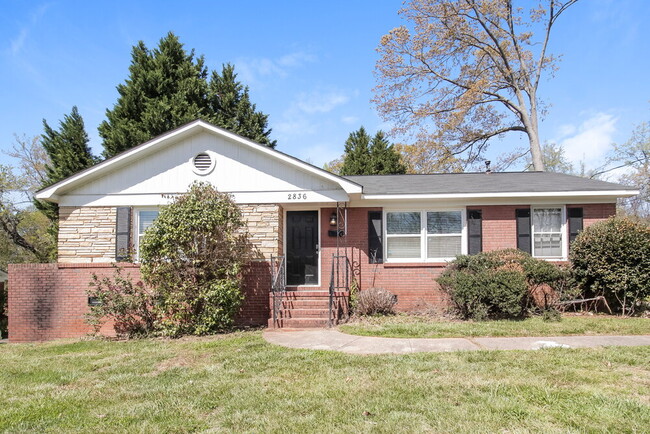 Primary Photo - 2836 Parkmont Dr