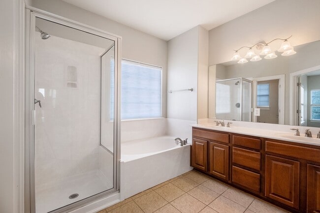 Building Photo - "Where Comfort Meets Convenience"