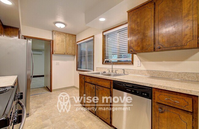 Building Photo - Mid-Mod on Missoula- Big Backyard!