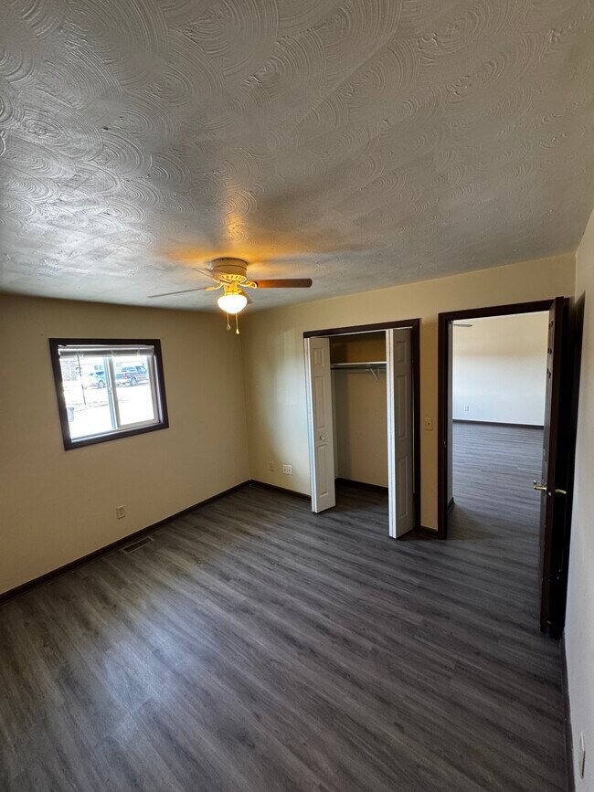 Building Photo - Oakwood