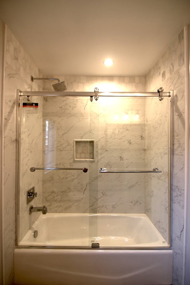 new BA, cast iron tub - 1428 E Florida St