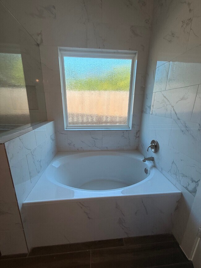 Building Photo - 14880 Coaltown Rd