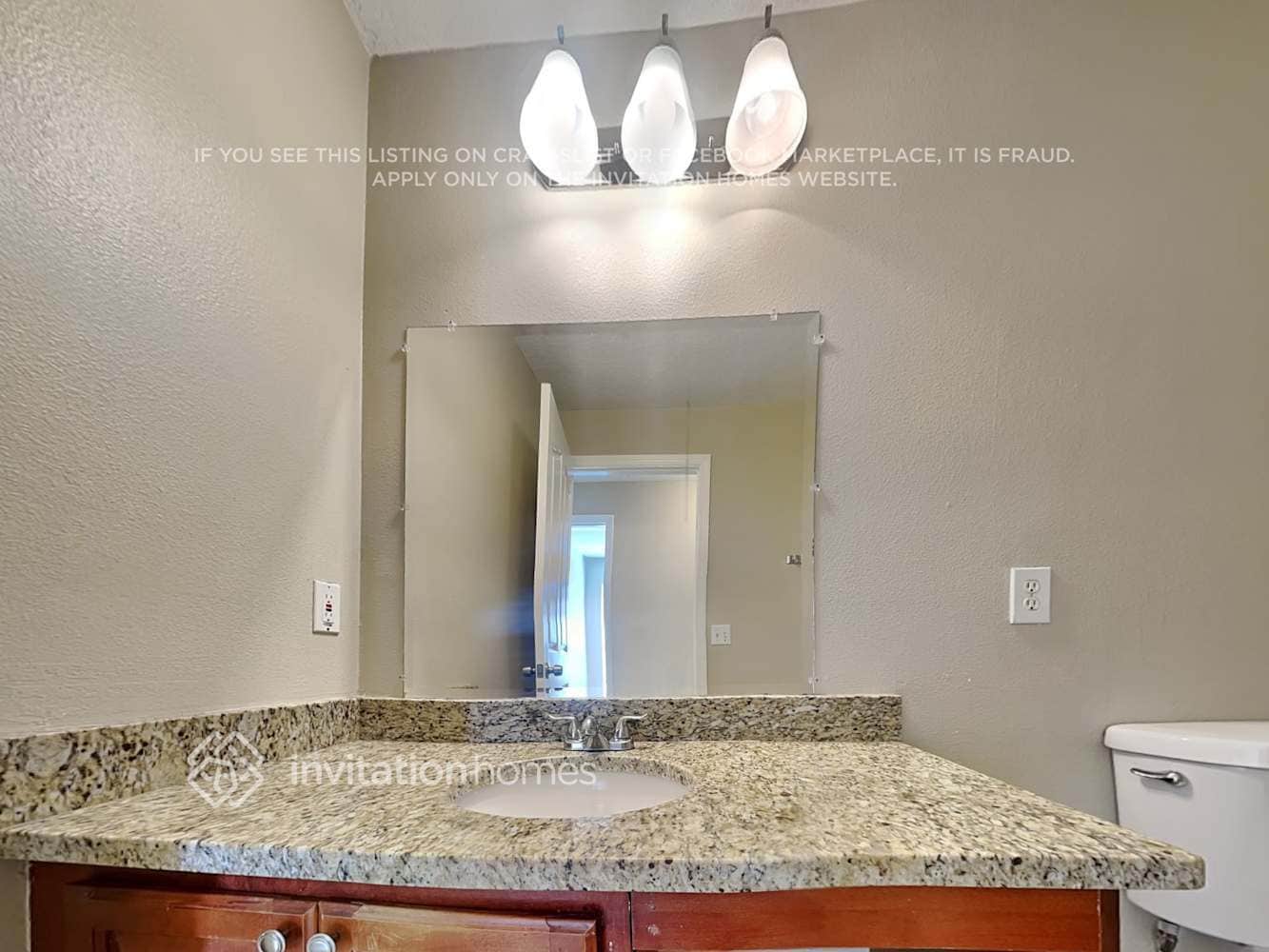 Building Photo - 3028 Park Ridge Ave