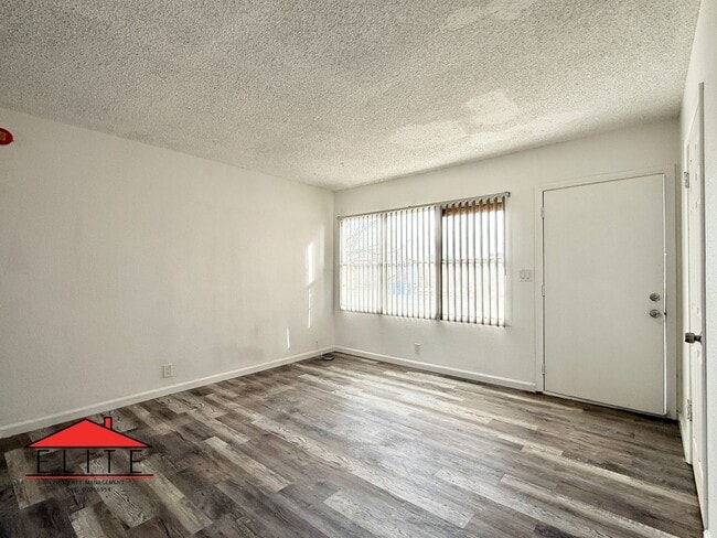 Building Photo - AVAILABLE NOW!! 1/2 OFF FIRST MONTH"S RENT!