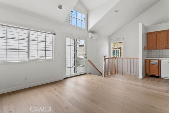 Building Photo - 426 Goldenrod Ave