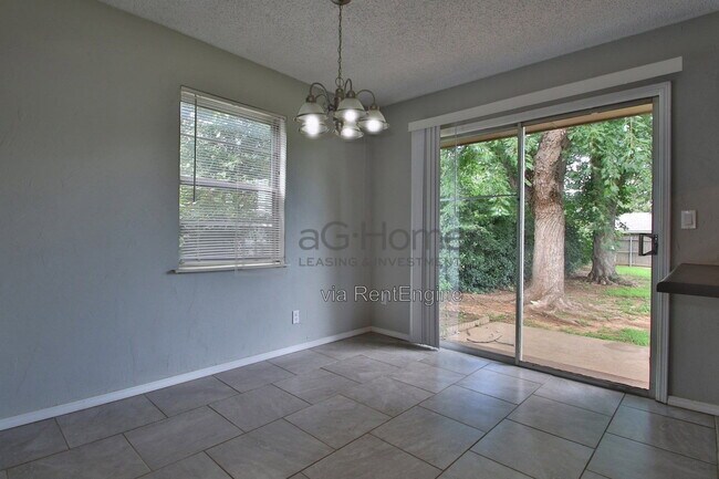 Building Photo - 405 Yukon Ave