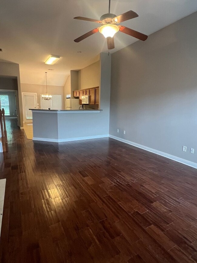Building Photo - Spacious 3BR Home with Bonus Room in Prime...