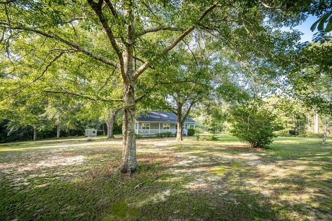 Building Photo - Peaceful Country Living on 2.4 Acres in Saucier