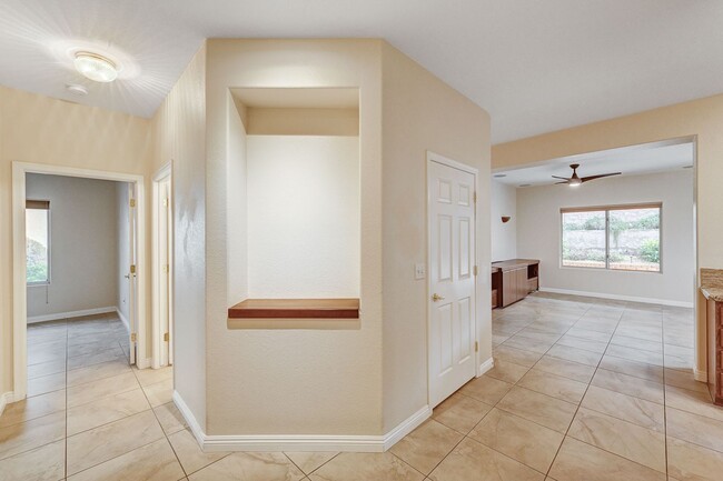 Building Photo - 2/2 BEAUTIFUL Single Story in Sun City Ant...