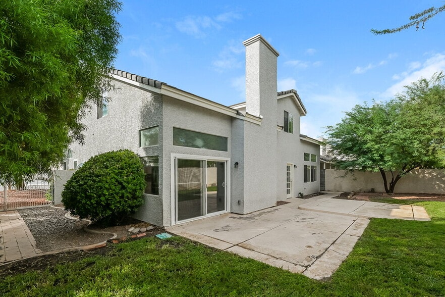 Building Photo - 2043 Angel Falls Dr