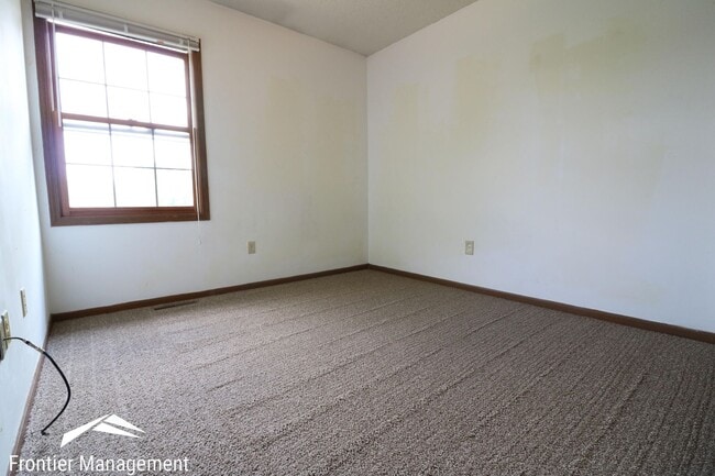 Building Photo - 2528 Candlecrest Cir
