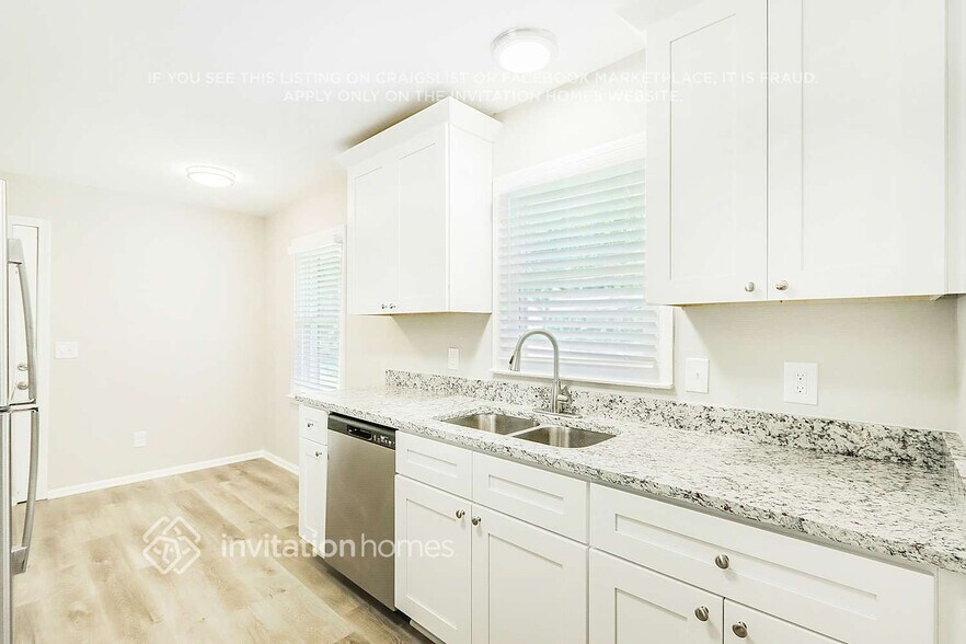Building Photo - 808 Parkstone Dr