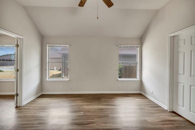 Building Photo - 216 Meadowside Dr