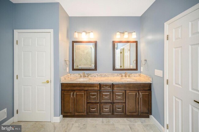 Building Photo - 13784 Charismatic Way
