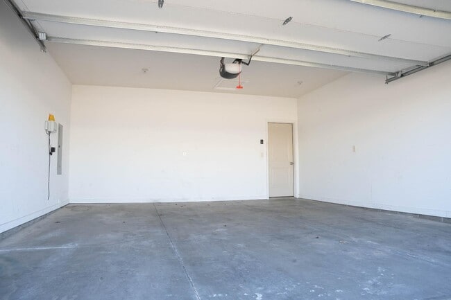 Building Photo - 1139 SW 6th St