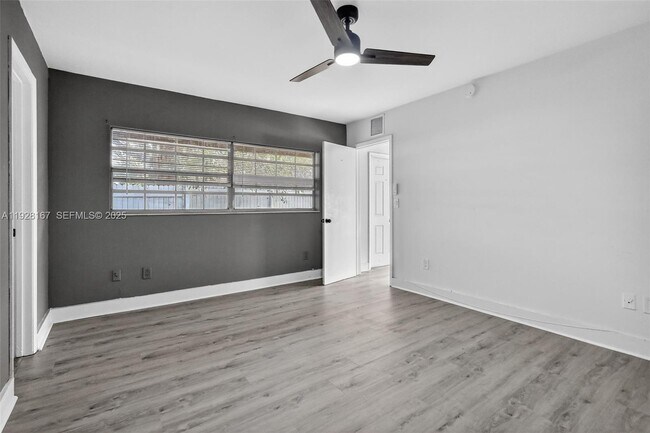 Building Photo - 708 SW 10th St