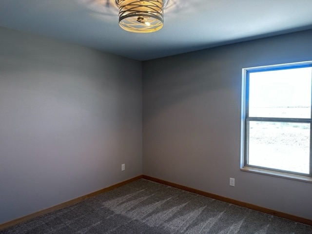 Building Photo - 404 Walnut Ct E