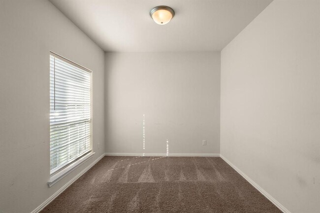 Building Photo - 4803 S Richwood Dr