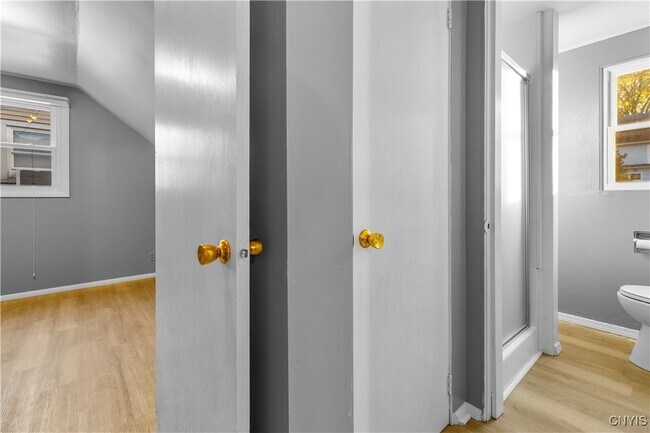 Building Photo - 60 Leslie Ave