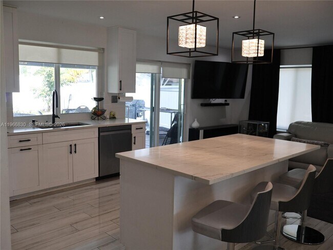 Building Photo - 5505 SW 9th St