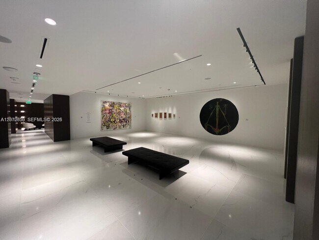 Building Photo - 300 Biscayne Blvd Way