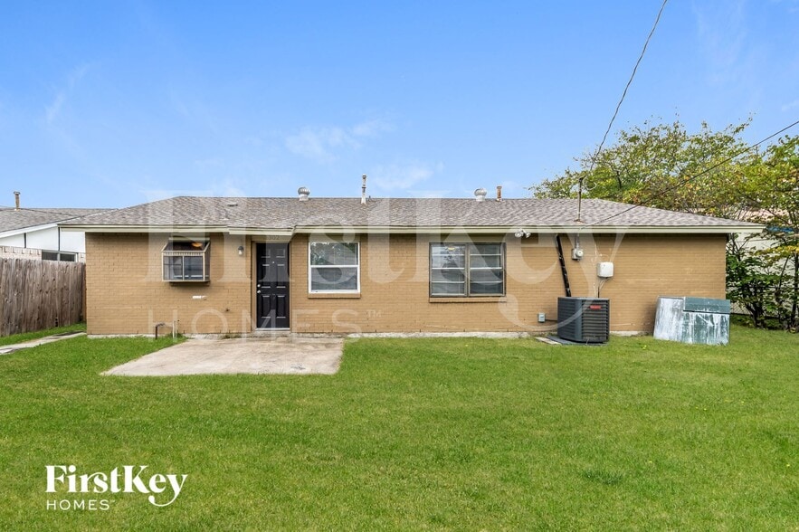 Building Photo - 1302 Greencove Dr