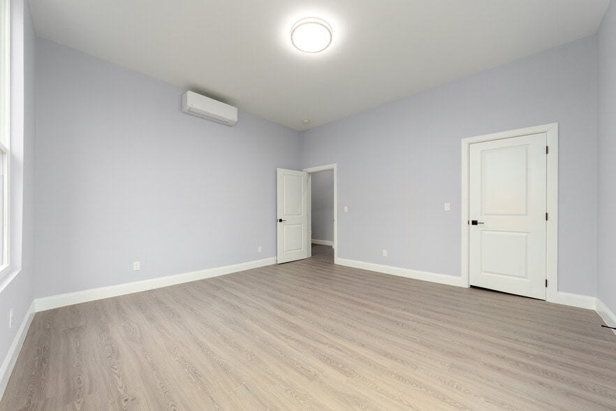 Building Photo - 222 Primrose Ave