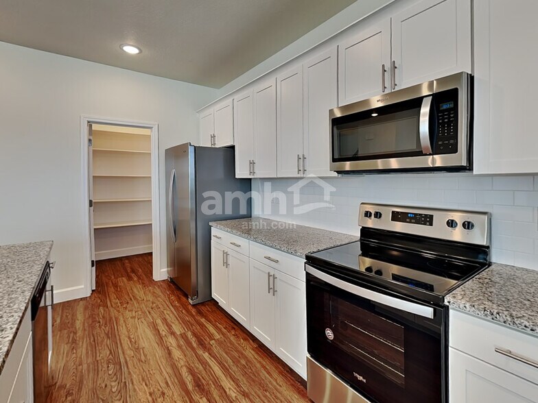 Building Photo - 1369 White St