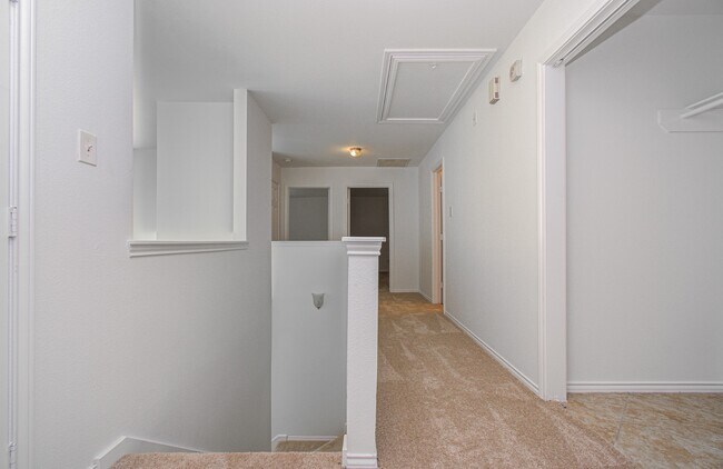 Building Photo - 743 Hallsleigh Ln