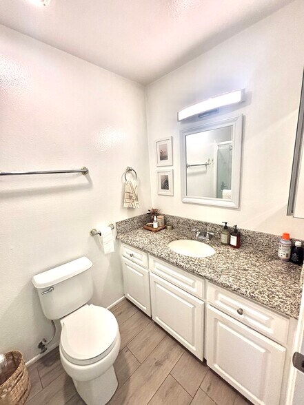 Building Photo - 501 18th St