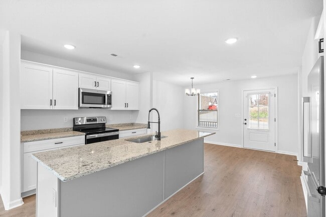 Building Photo - 700 Crossland Ave