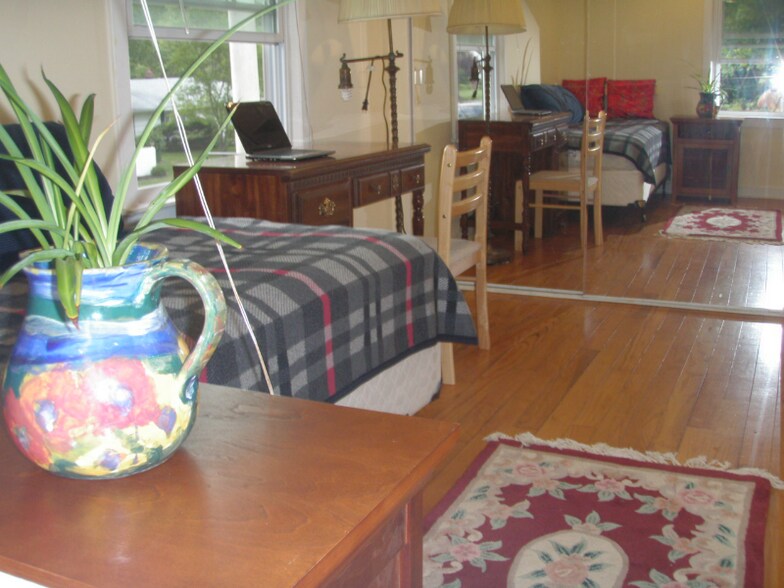Primary Photo - 13 Merklin Ave