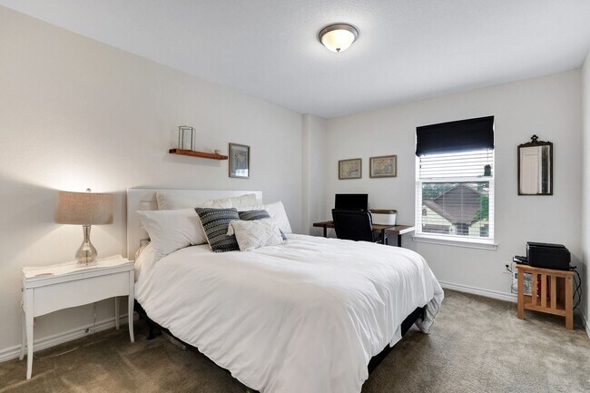 Building Photo - Make Boerne your home!