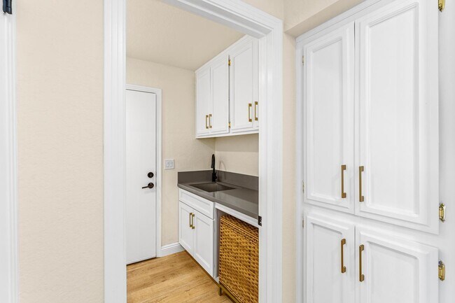 Building Photo - 44350 Michigan Ct